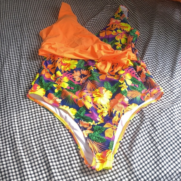 This beautiful bright bathing suit is all yours! Great fit & gives summer feels! - Picture 1 of 7